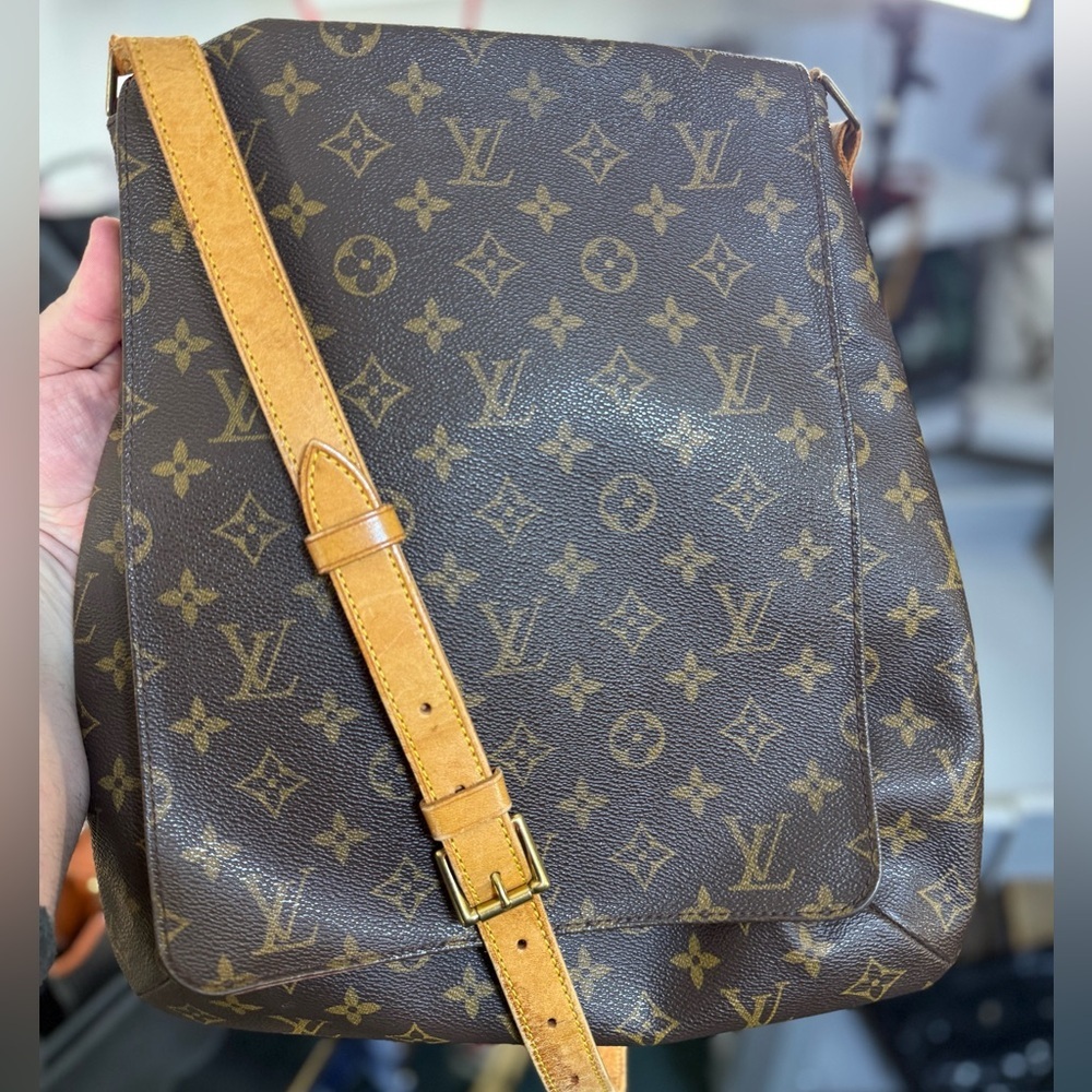 LV CROSSBODY